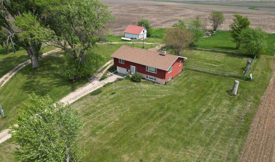 28352 Evergreen, Aplington, IA 50604 - 4 Beds, 2 Bath