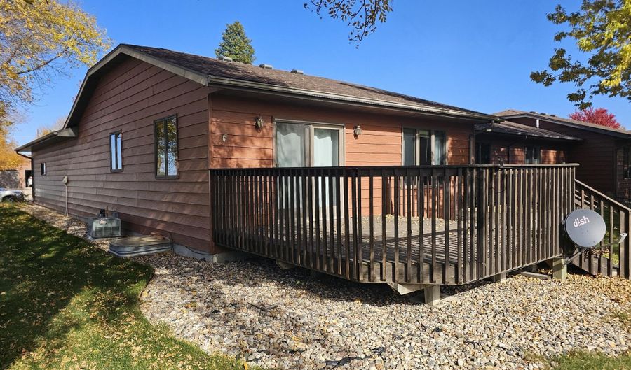 2702 Railroad Cir, Aberdeen, SD 57401 - 2 Beds, 2 Bath