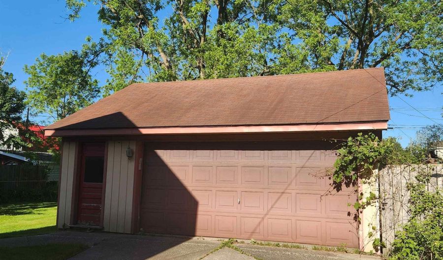 73385 Floral St, Armada, MI 48005 - 3 Beds, 1 Bath