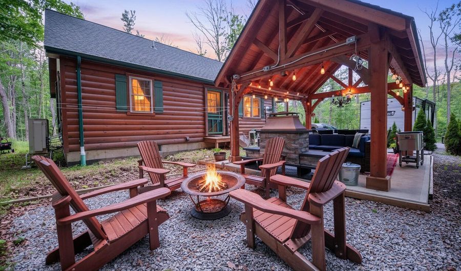 345 Friar Tuck Dr, Becket, MA 01223 - 2 Beds, 1 Bath