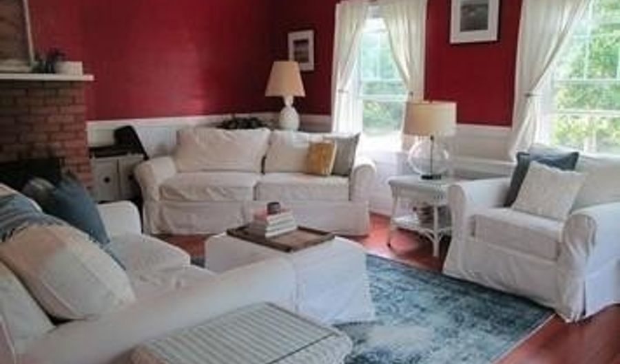 79 Green Ln, Jamestown, RI 02835 - 4 Beds, 2 Bath