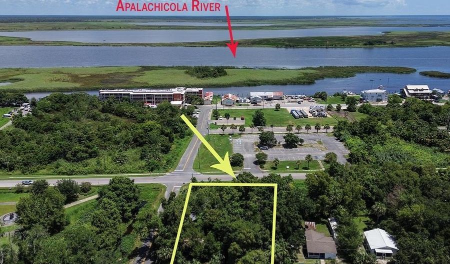 215 4th St, Apalachicola, FL 32320 - 1 Beds, 1 Bath