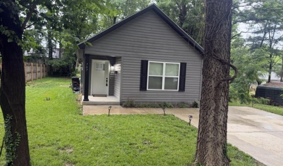 707 Edelen Ave, Bardstown, KY 40004 - 2 Beds, 2 Bath