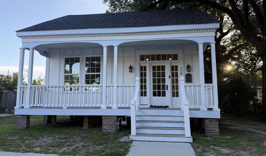 247 Forrest Ave, Biloxi, MS 39530 - 2 Beds, 2 Bath