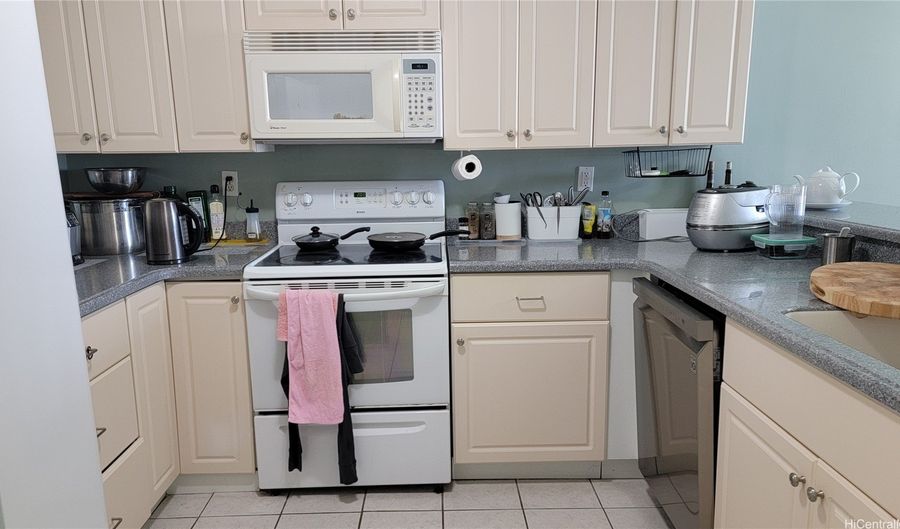 990 Ala Nanala St 22B, Honolulu, HI 96818 - 2 Beds, 2 Bath