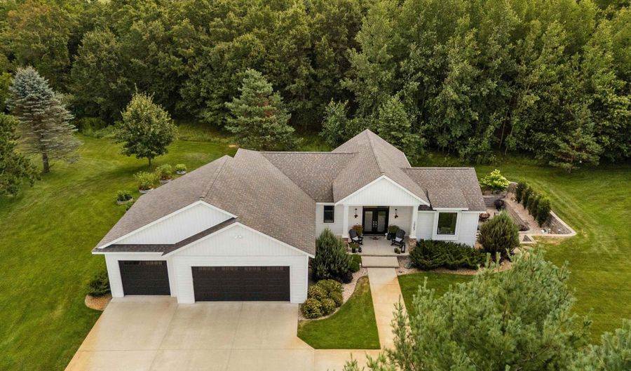 10257 YELLOW BRICK Rd, Amherst, WI 54406 - 3 Beds, 4 Bath