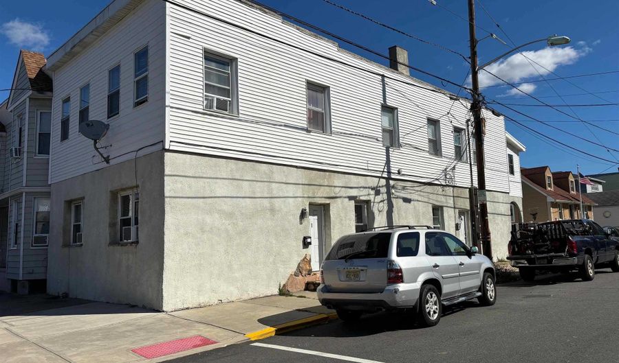 178 ORIENT St 2, Bayonne, NJ 07002 - 3 Beds, 1 Bath