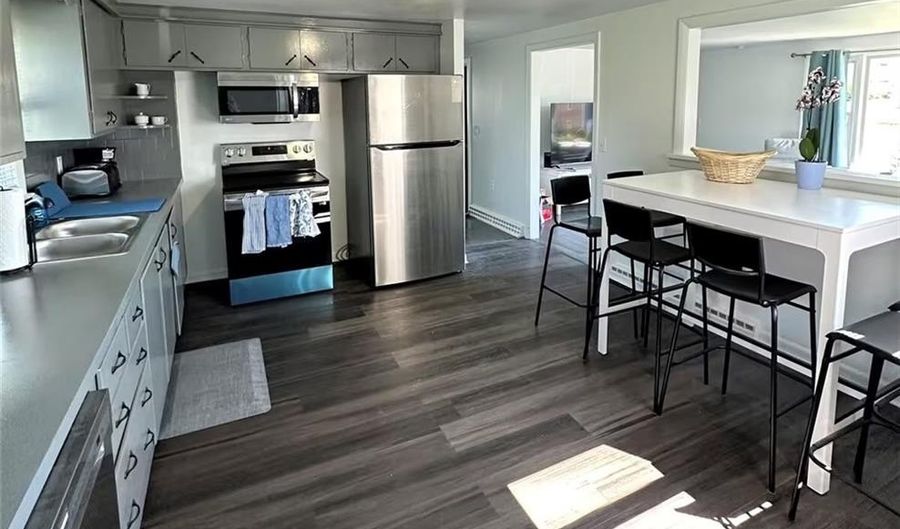 13 Ocean View Dr, Narragansett, RI 02882 - 3 Beds, 2 Bath