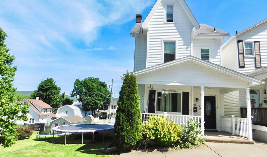 1009-11 26th Ave, Altoona, PA 16602 - 4 Beds, 2 Bath