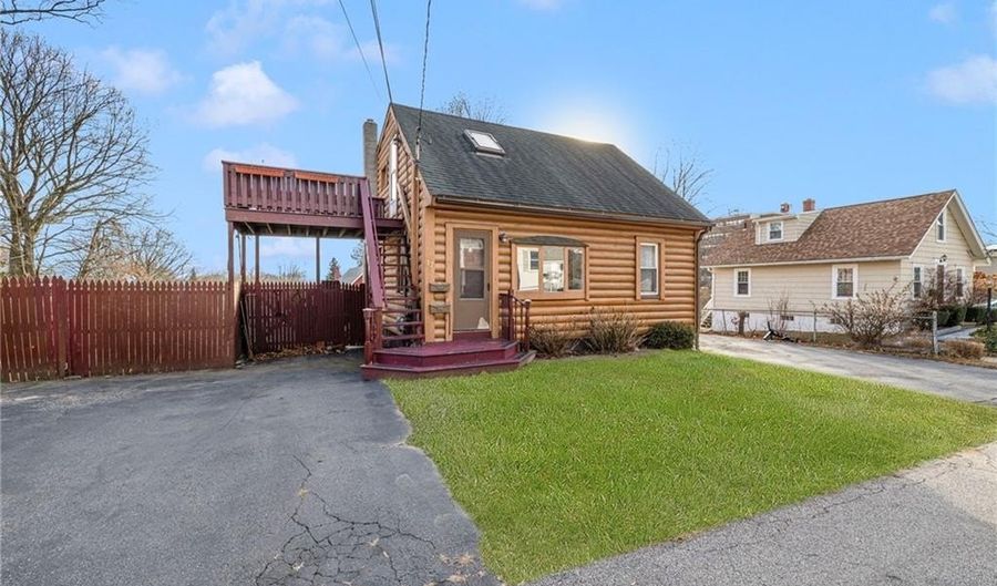 17 Padelford Ave, East Providence, RI 02915 - 2 Beds, 2 Bath