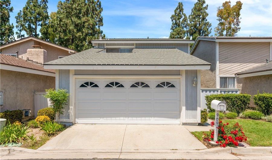 909 S Lake Summit Dr, Anaheim, CA 92807 - 4 Beds, 3 Bath