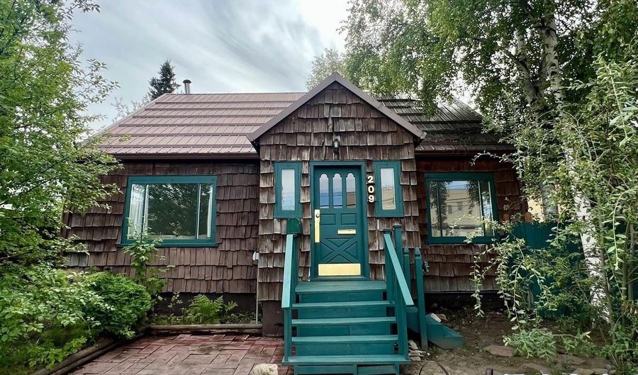 209 2ND Ave, Fairbanks, AK 99701 - 3 Beds, 3 Bath