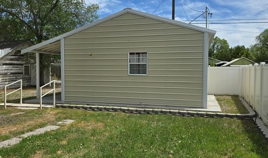 740 NE Main St, Blackfoot, ID 83221 - 1 Beds, 1 Bath