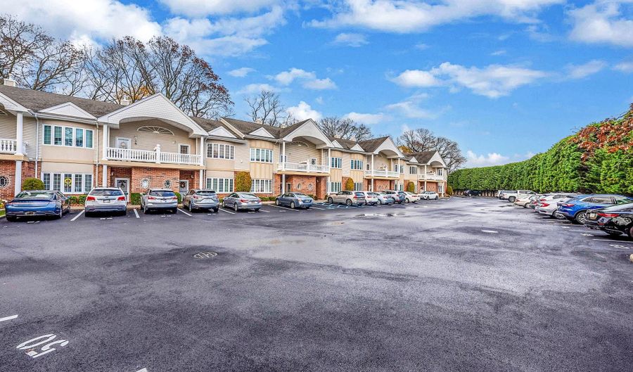 66 Sarah Ct, Amityville, NY 11701 - 2 Beds, 2 Bath