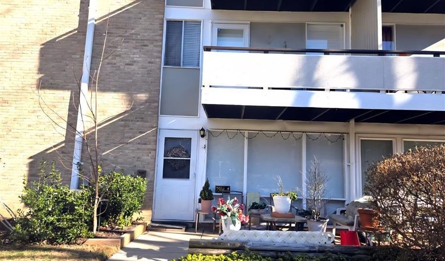 7504 SPRING LAKE Dr A, Bethesda, MD 20817 - 2 Beds, 2 Bath