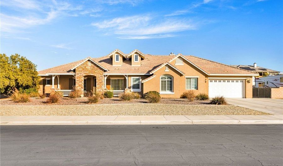 12389 Winesap, Apple Valley, CA 92308 - 5 Beds, 3 Bath