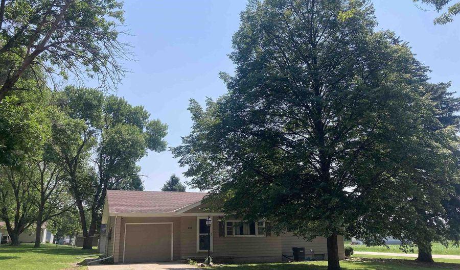 650 S 7th St, Akron, IA 51001 - 3 Beds, 2 Bath
