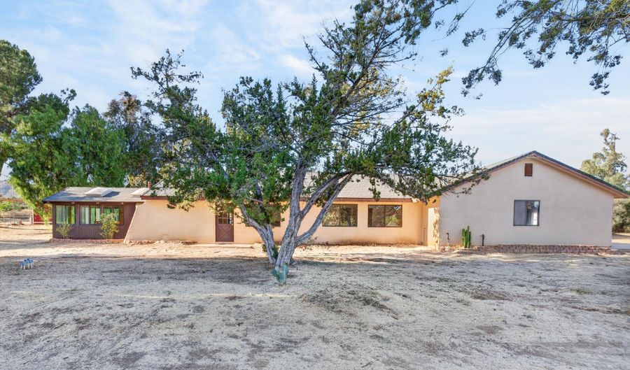 33201 Barber Rd, Agua Dulce, CA 91390 - 3 Beds, 2 Bath