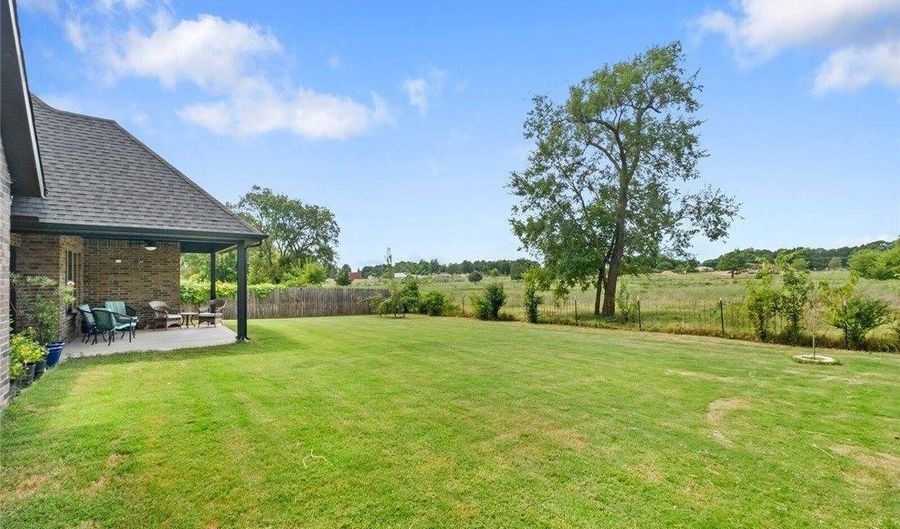 1010 Huntleigh Dr, Bentonville, AR 72713 - 5 Beds, 3 Bath