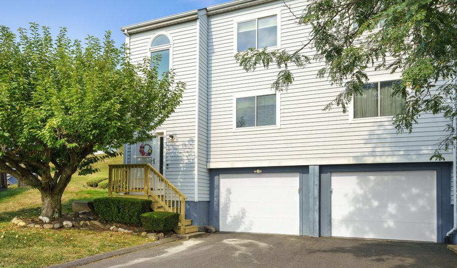 31 Wynwood Dr 31, Cromwell, CT 06416 - 3 Beds, 3 Bath