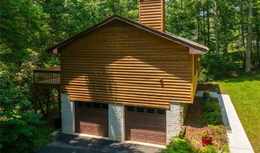 2 Oak Grove Rd, Arden, NC 28704 - 3 Beds, 2 Bath