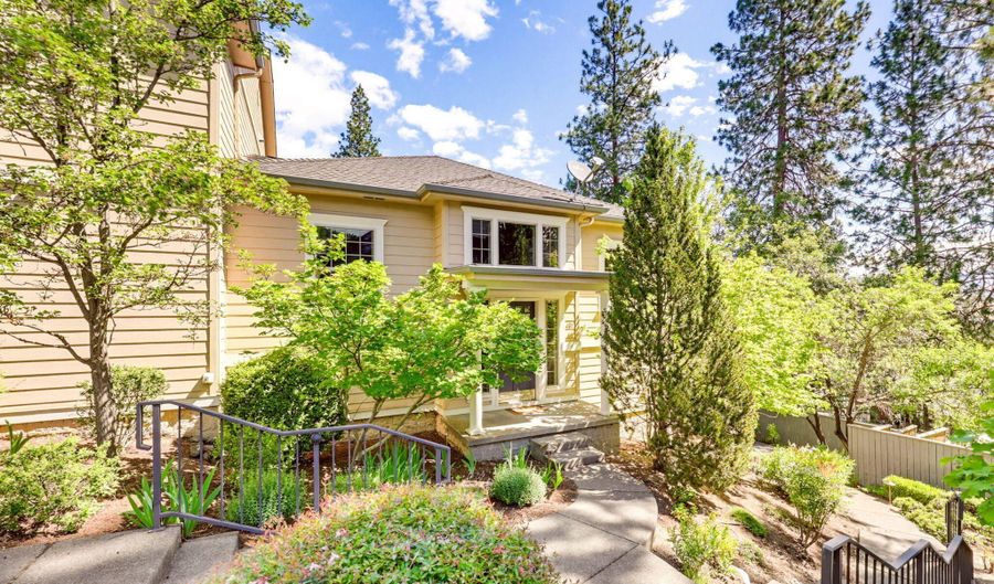 461 Holly St, Ashland, OR 97520 - 3 Beds, 3 Bath