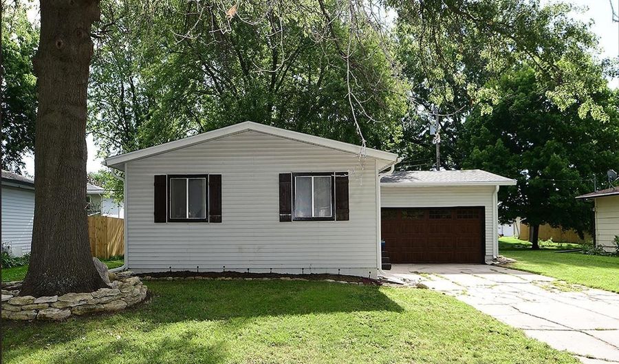 1612 Northridge Rd, Beatrice, NE 68310 - 3 Beds, 3 Bath
