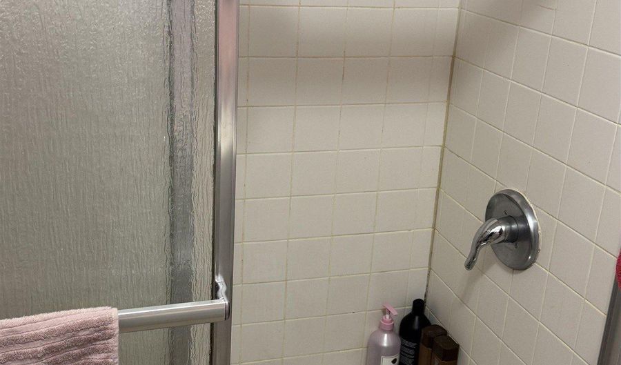 71 PROSPECT Ave 2nd Floor, Bayonne, NJ 07002 - 3 Beds, 1 Bath