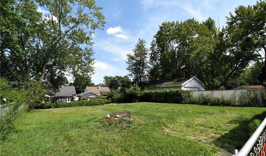 257 Idlewood Rd, Austintown, OH 44515 - 4 Beds, 1 Bath