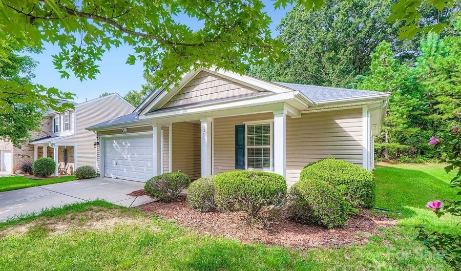 1305 Lauren Village Dr, Charlotte, NC 28213 - 3 Beds, 2 Bath