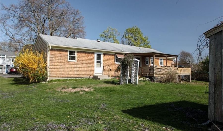 7 Smithfield Dr, Middletown, RI 02842 - 3 Beds, 2 Bath
