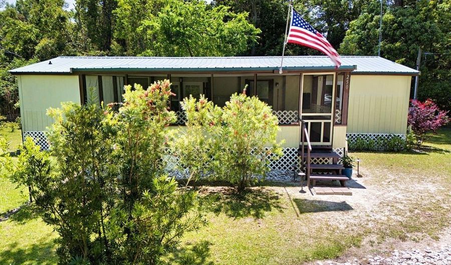 250 Bobby Cato St, Apalachicola, FL 32320 - 3 Beds, 2 Bath