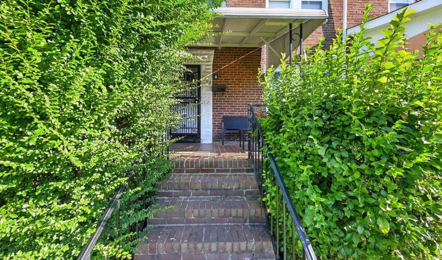 2708 E FEDERAL St, Baltimore, MD 21213 - 4 Beds, 3 Bath
