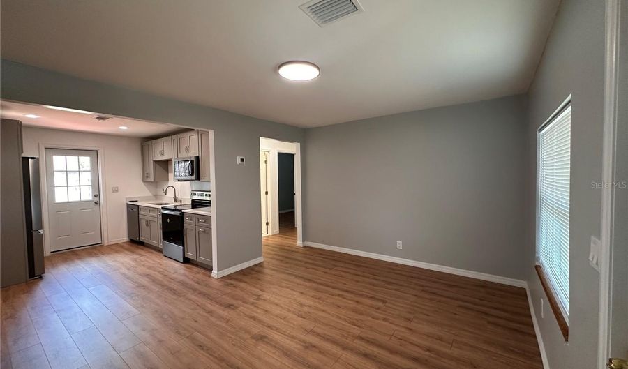 216 DAVID Ave, Clearwater, FL 33759 - 2 Beds, 1 Bath