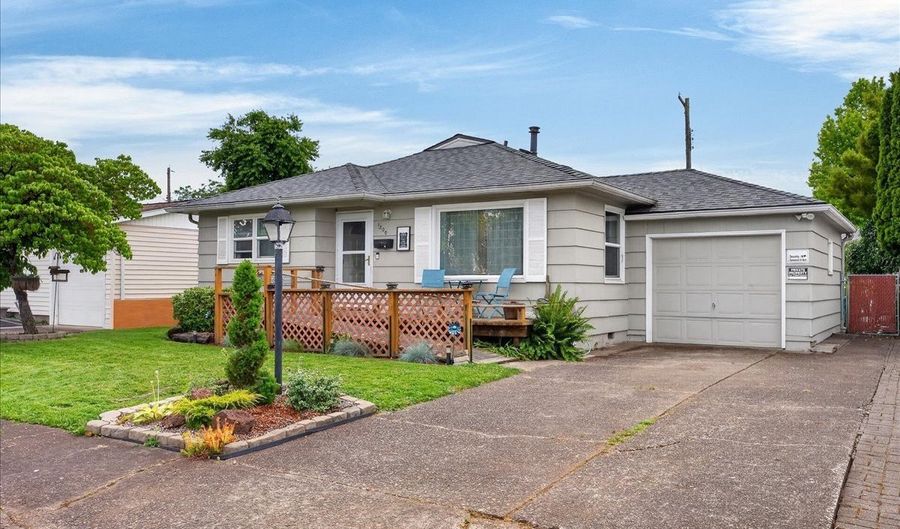 1300 VINE St, Albany, OR 97321 - 3 Beds, 2 Bath