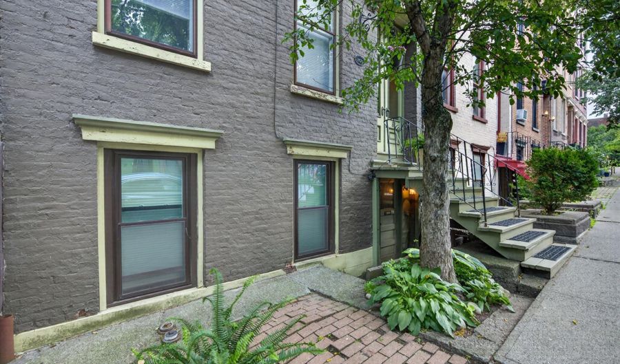 82 Dove St, Albany, NY 12210 - 5 Beds, 4 Bath