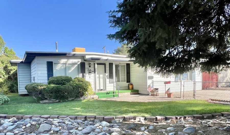 226 Willow St, Elko, NV 89801 - 3 Beds, 2 Bath