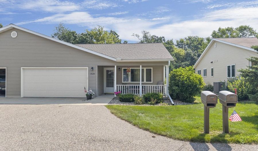 1529 15th St, Baraboo, WI 53913 - 3 Beds, 3 Bath