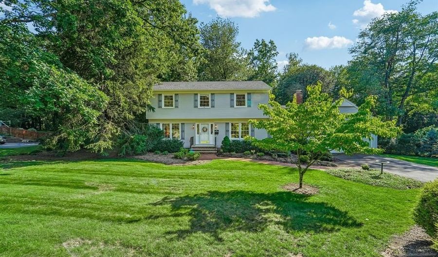 30 Arlton Ave, Allendale, NJ 07401 - 4 Beds, 3 Bath