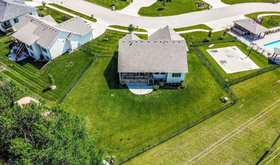 1433 N Shadow Rock Dr, Andover, KS 67002 - 6 Beds, 4 Bath