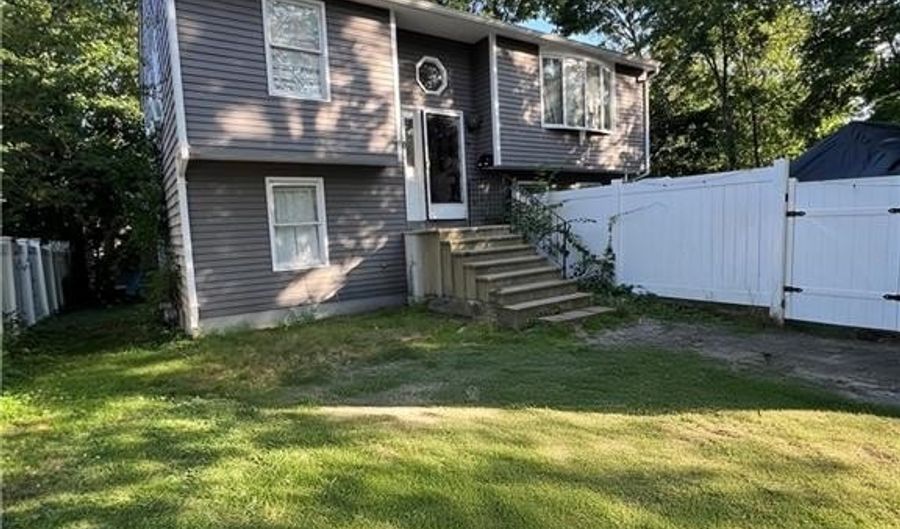 94 Waverly St, Warwick, RI 02889 - 3 Beds, 2 Bath