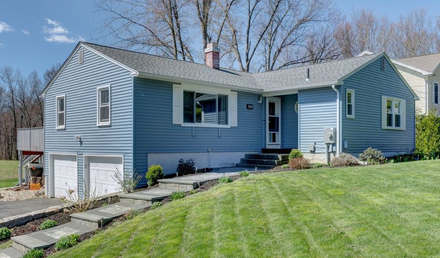 40 Cross St, Suffield, CT 06078 - 3 Beds, 2 Bath