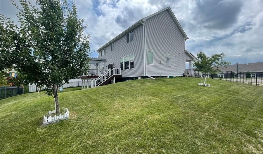 5437 154th St W, Apple Valley, MN 55124 - 6 Beds, 4 Bath