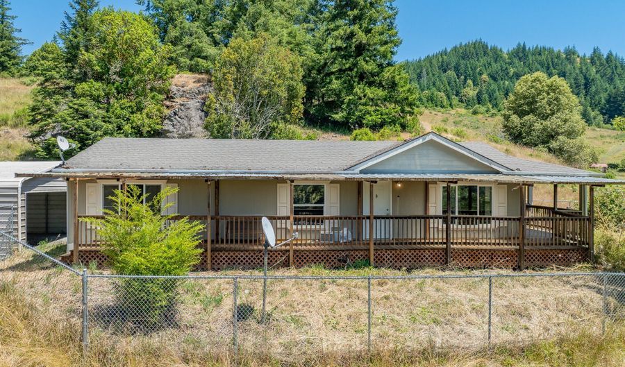 48693 HIGHWAY 242, Broadbent, OR 97414 - 3 Beds, 2 Bath