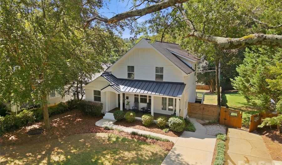 2424 Kingsbury Dr, Charlotte, NC 28205 - 5 Beds, 4 Bath