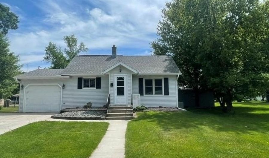 611 FARWELL Ave, Antigo, WI 54409 - 2 Beds, 1 Bath