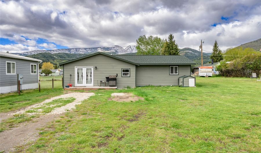 221 Pintler St, Anaconda, MT 59711 - 3 Beds, 2 Bath