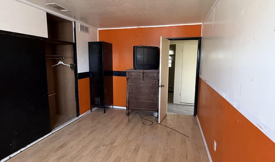 1810 W Feather St, Artesia, NM 88210 - 3 Beds, 1 Bath