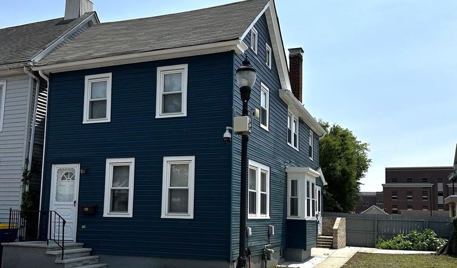 128 W NORTH St, Dover, DE 19904 - 3 Beds, 2 Bath