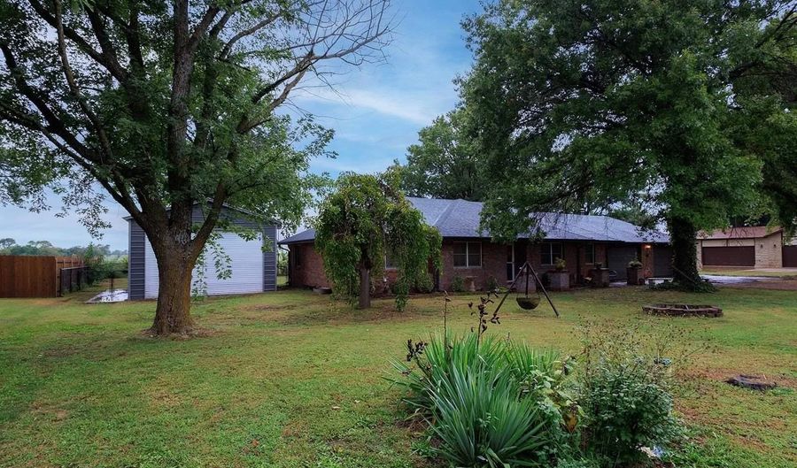 5 Autumn Rd, Arkansas City, KS 67005 - 4 Beds, 3 Bath